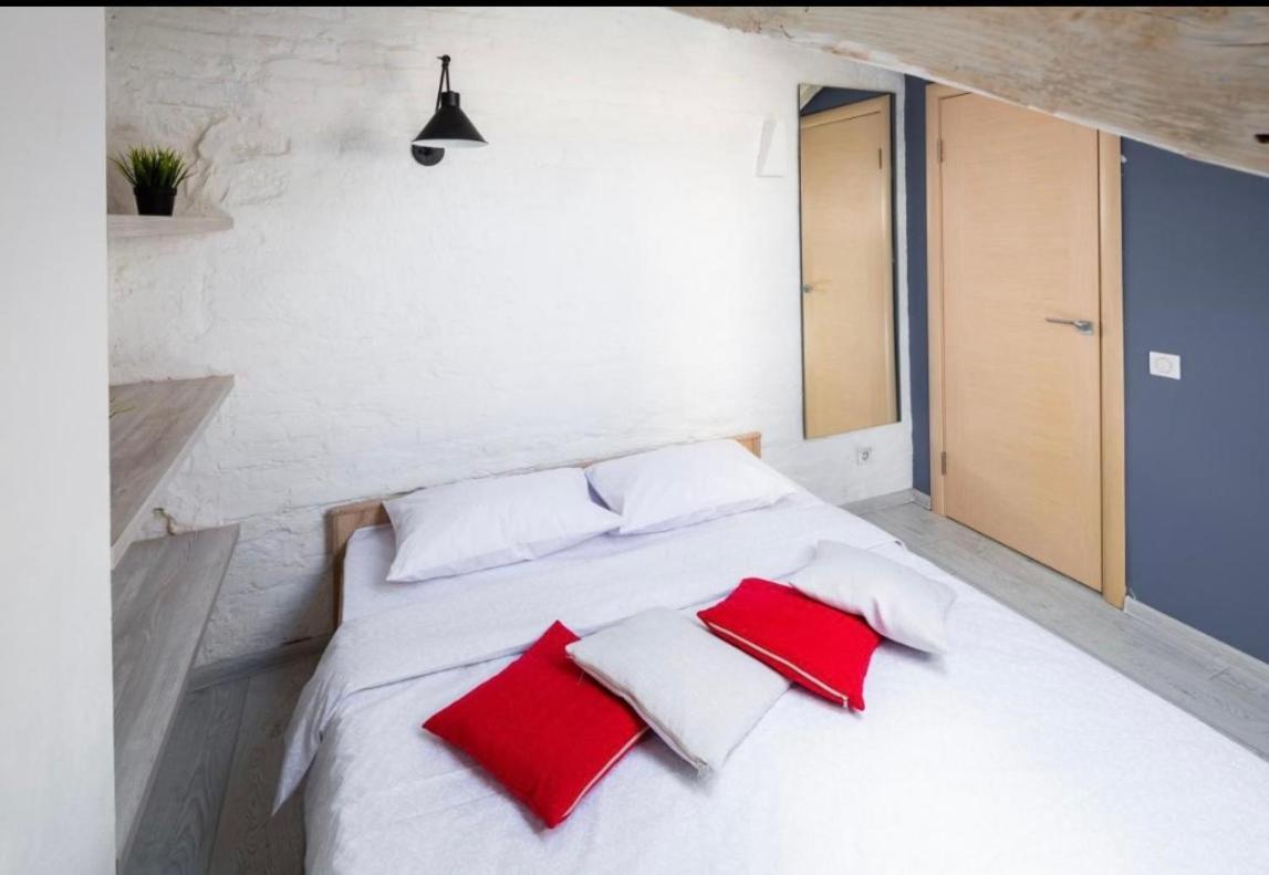 Romari Площа Ринок 29 Apartman Lviv Kültér fotó