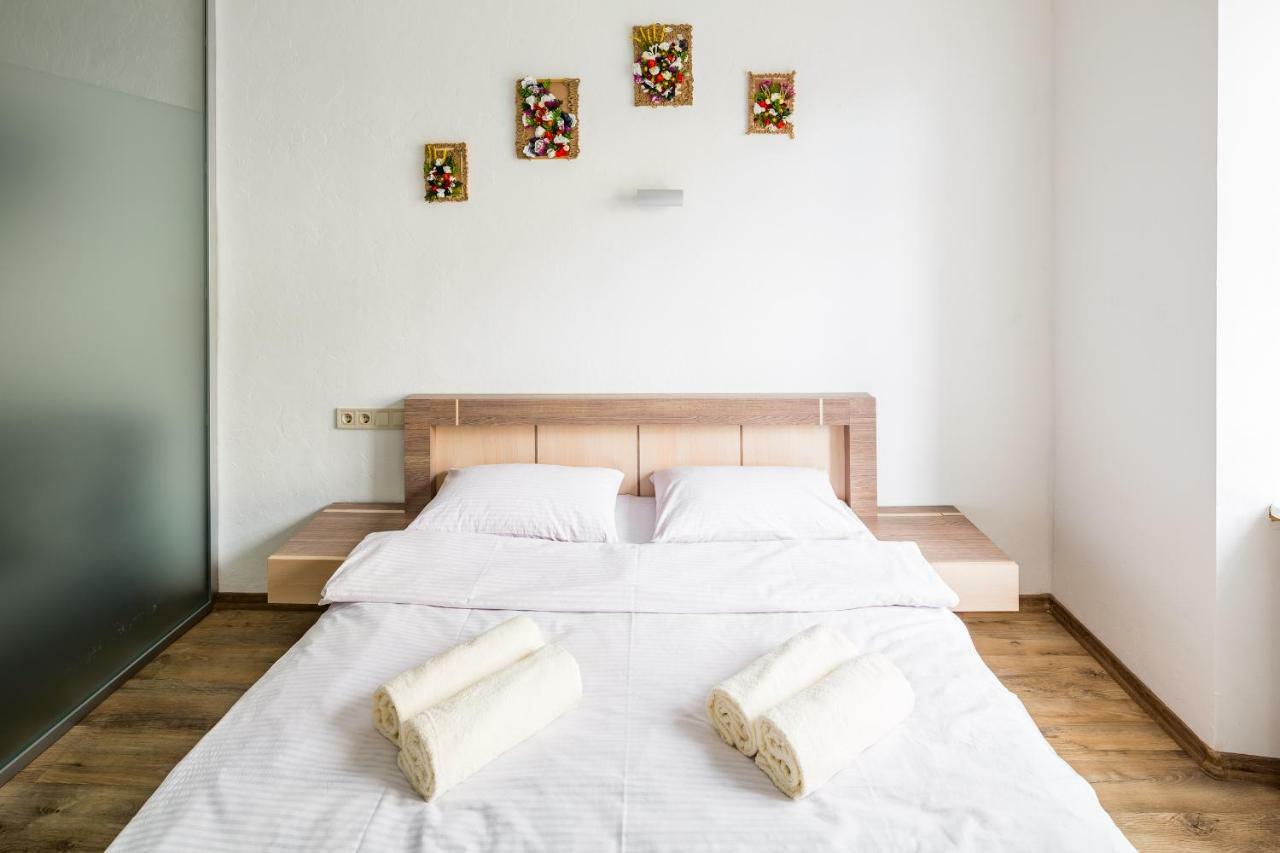 Romari Площа Ринок 29 Apartman Lviv Kültér fotó